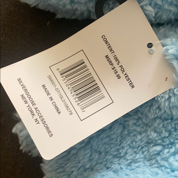 NWT Baby Goose hat and mittens set - Picture 4 of 6